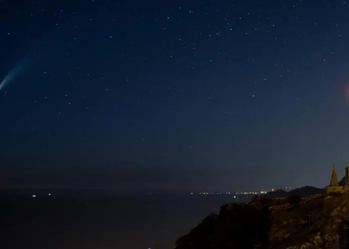 A Faldas Del Tecla A Guarda